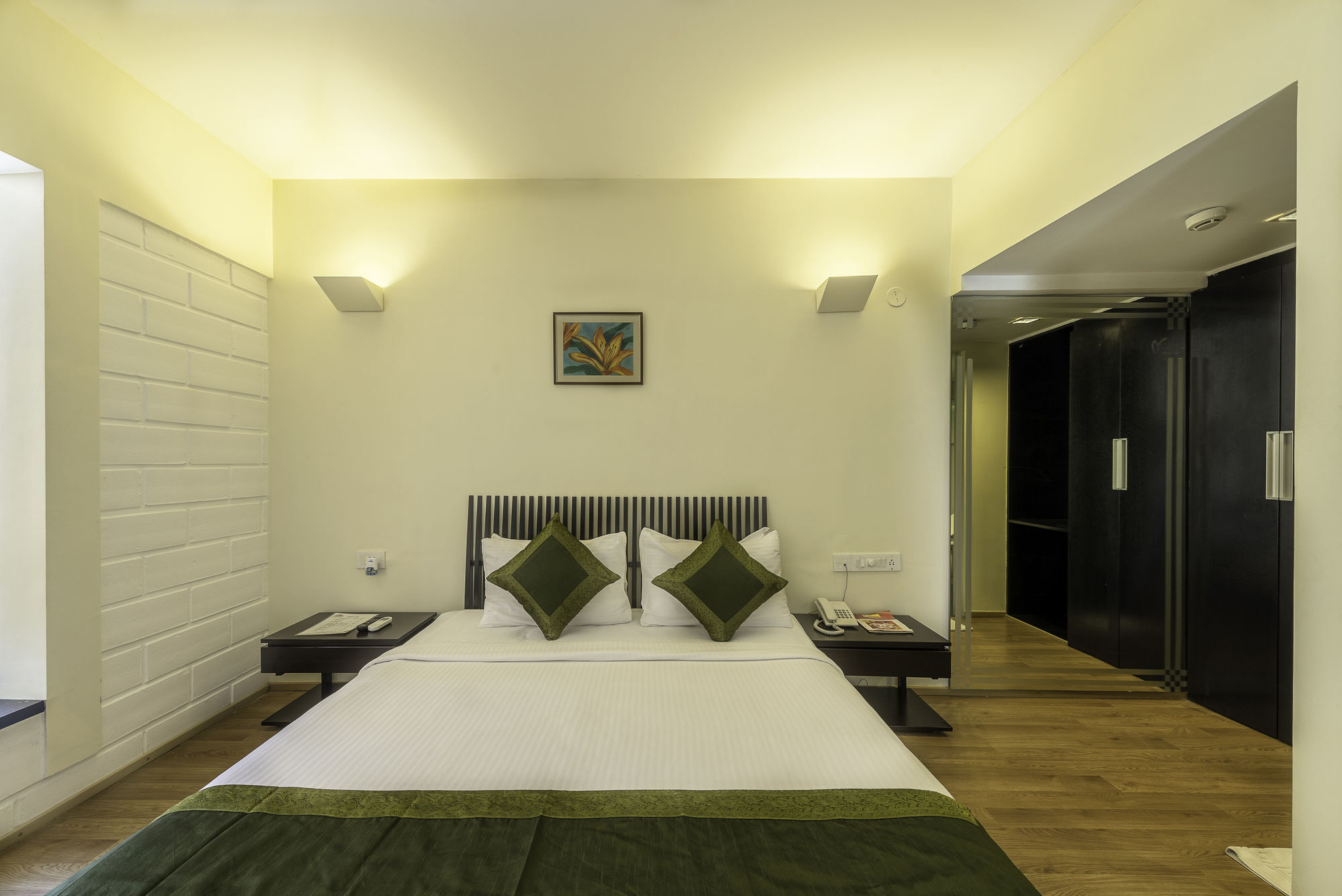 Treebo Trend Spektrum Suites Mysore Eksteriør bilde