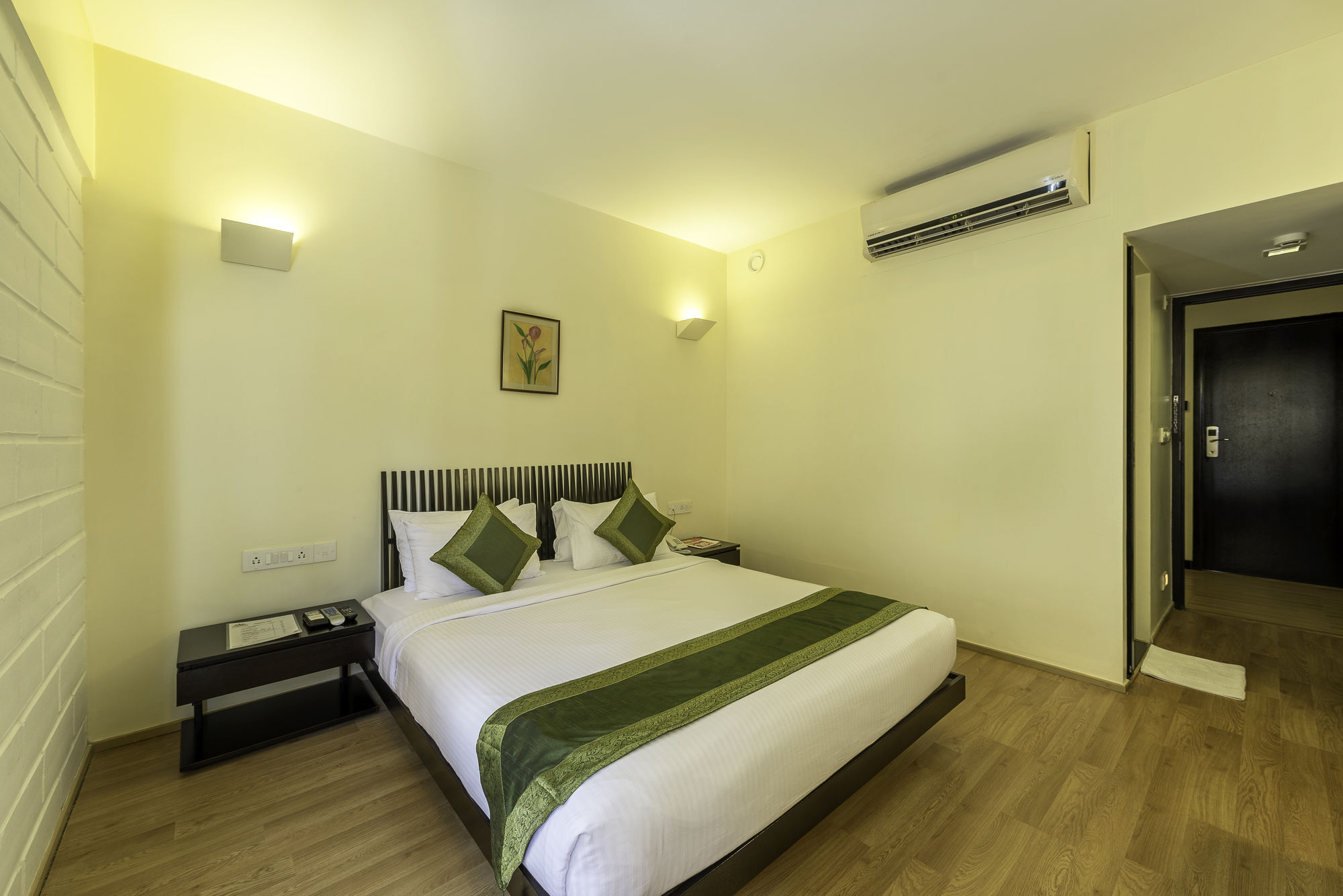 Treebo Trend Spektrum Suites Mysore Eksteriør bilde