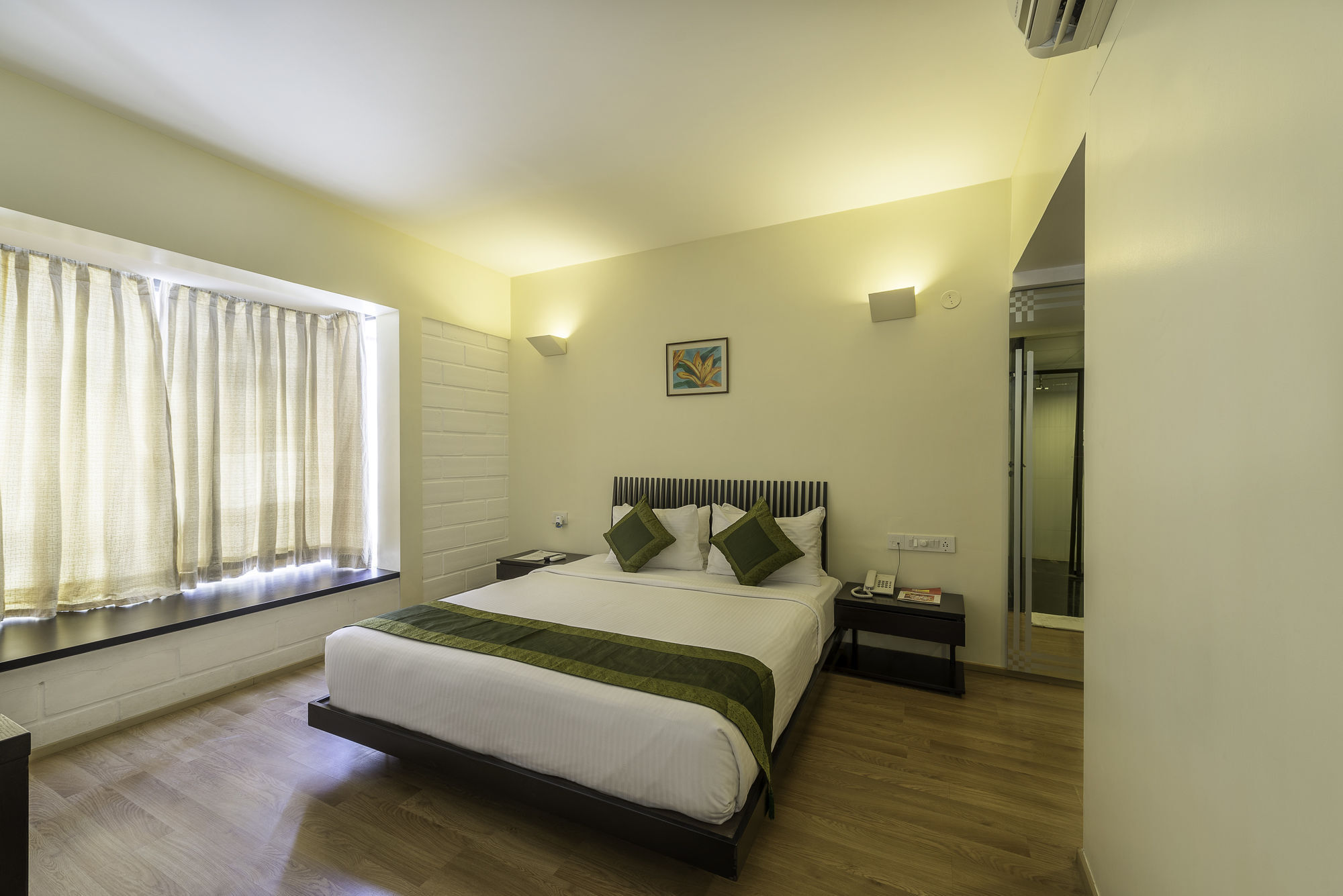Treebo Trend Spektrum Suites Mysore Eksteriør bilde
